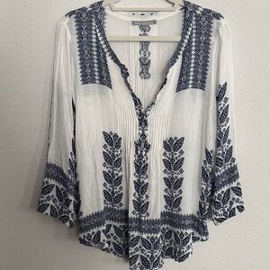 Daniel Rainn White and Blue Patterned Blouse